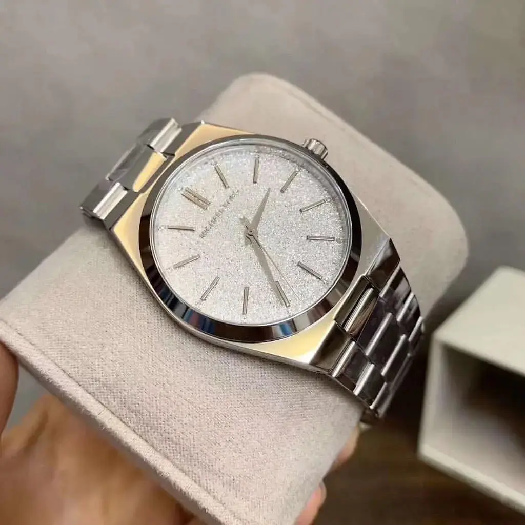 Montre Femme Channing MK6626 – Cadran Argenté & Bracelet Acier – Montre homme au Maroc | Montre Femme au Maroc Idée Cadeau pour toutes les occasions – Montre24.ma Montre Femme Channing MK6626 – Cadran Argenté & Bracelet Acier – Image 3