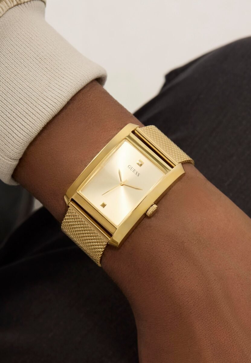 Montre Clyde GU152M0KG-F11 – Cadran Doré & Bracelet Acier – Montre homme au Maroc | Montre Femme au Maroc Idée Cadeau pour toutes les occasions – Montre24.ma Montre Clyde GU152M0KG-F11 – Cadran Doré & Bracelet Acier – Image 6