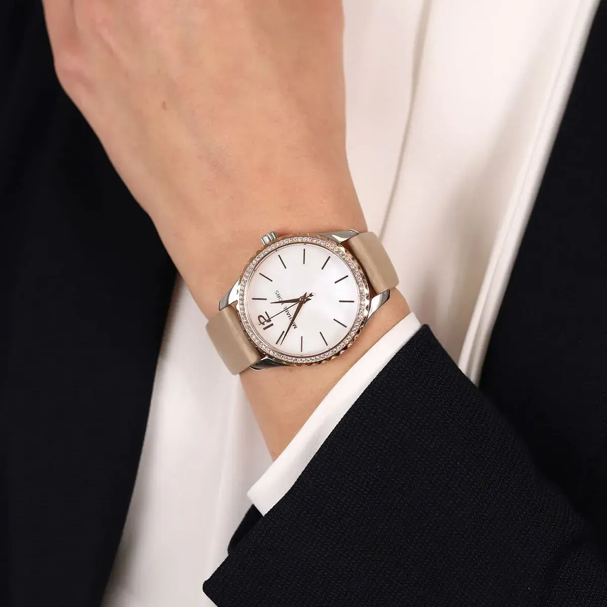 Montre Femme Layton MK2910 – Cadran Nacré & Bracelet Cuir Marron – Montre homme au Maroc | Montre Femme au Maroc Idée Cadeau pour toutes les occasions – Montre24.ma Montre Femme Layton MK2910 – Cadran Nacré & Bracelet Cuir Marron – Image 3