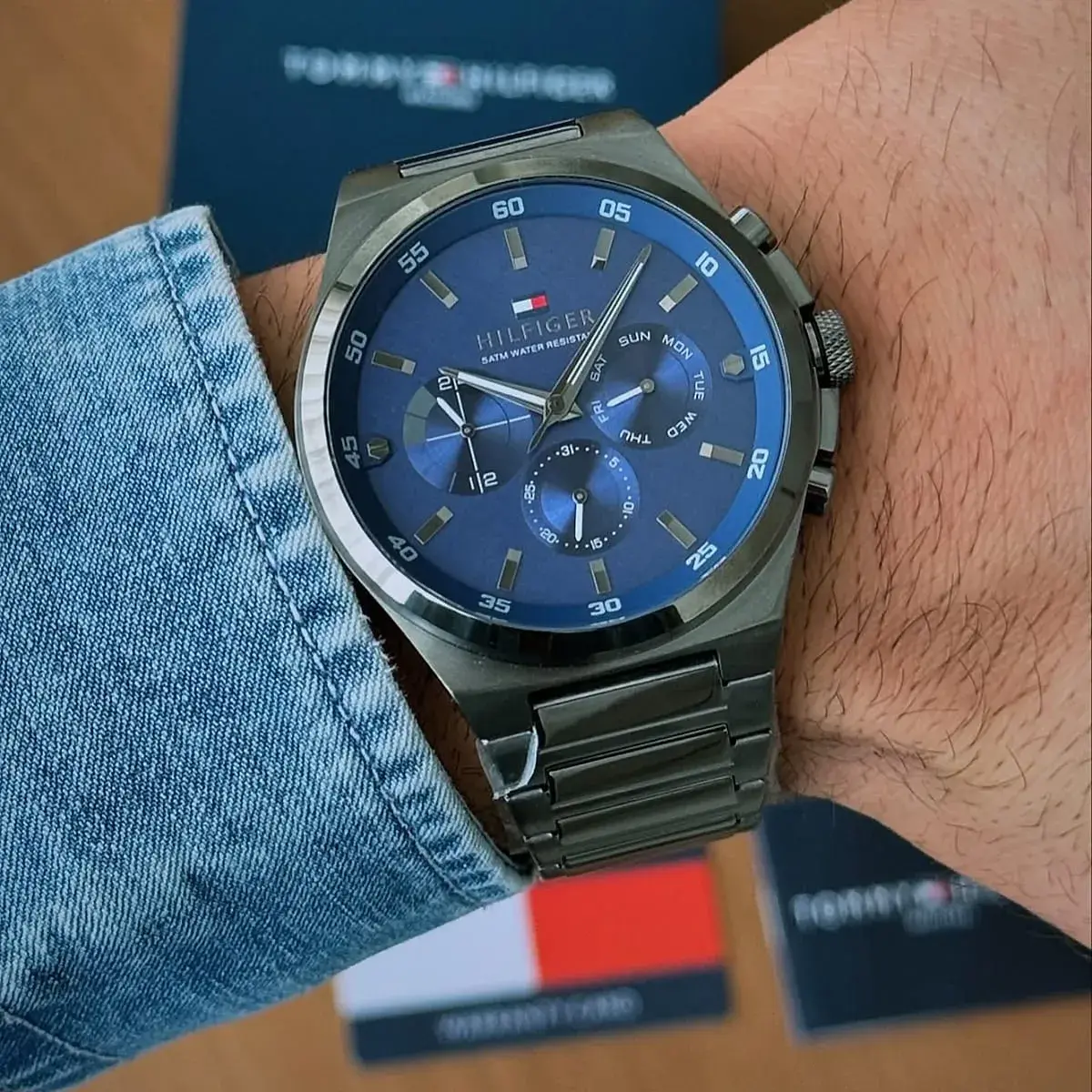 Montre Homme Dexter 1792089 – Cadran Bleu & Bracelet Acier Gris – Montre homme au Maroc | Montre Femme au Maroc Idée Cadeau pour toutes les occasions – Montre24.ma Montre Homme Dexter 1792089 – Cadran Bleu & Bracelet Acier Gris – Image 3